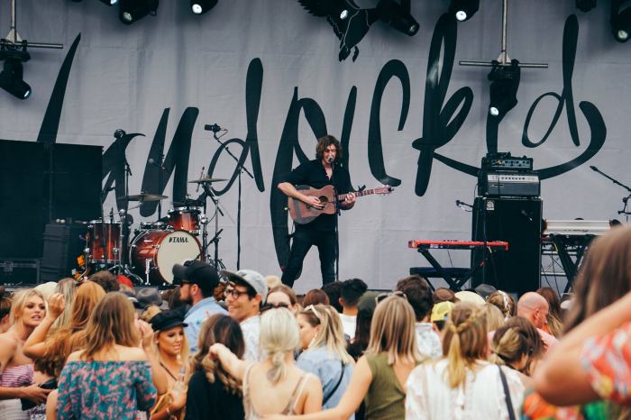 Dean Lewis playing the guitar at the Handpicked Festival in 2017.