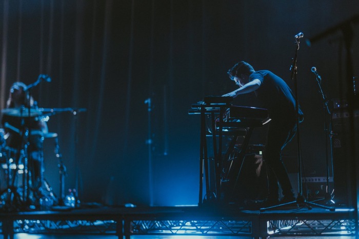 Gus playing for Dean Lewis at the Forum Melbourne